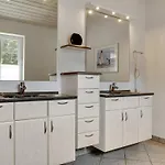 Liliana - 800m From The Sea By Interhome