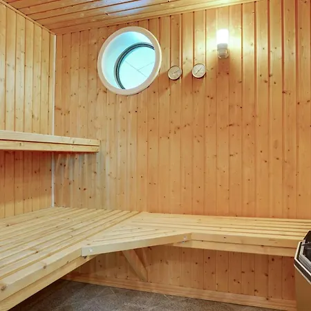 Liliana - 800m From The Sea By Interhome