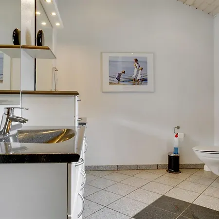 Liliana - 800m From The Sea By Interhome