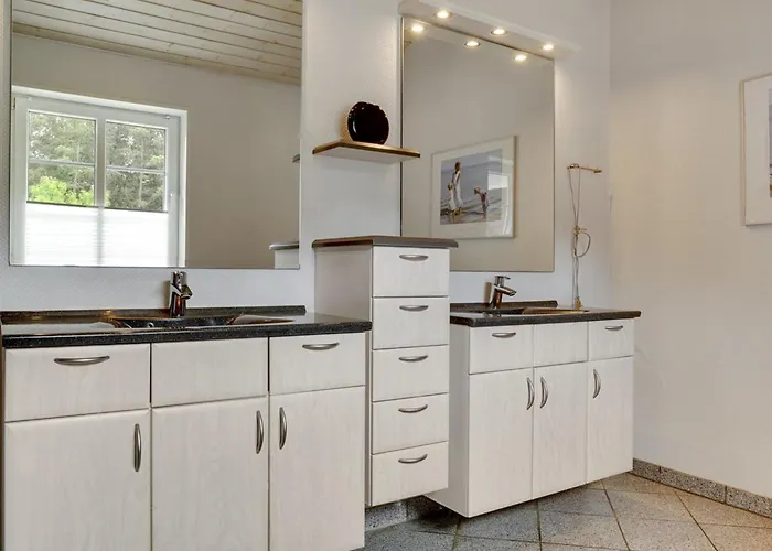 Liliana - 800m From The Sea By Interhome