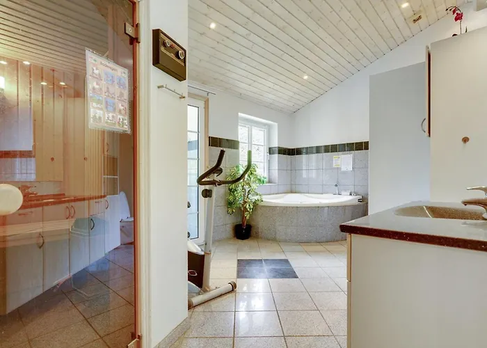 Liliana - 800m From The Sea By Interhome